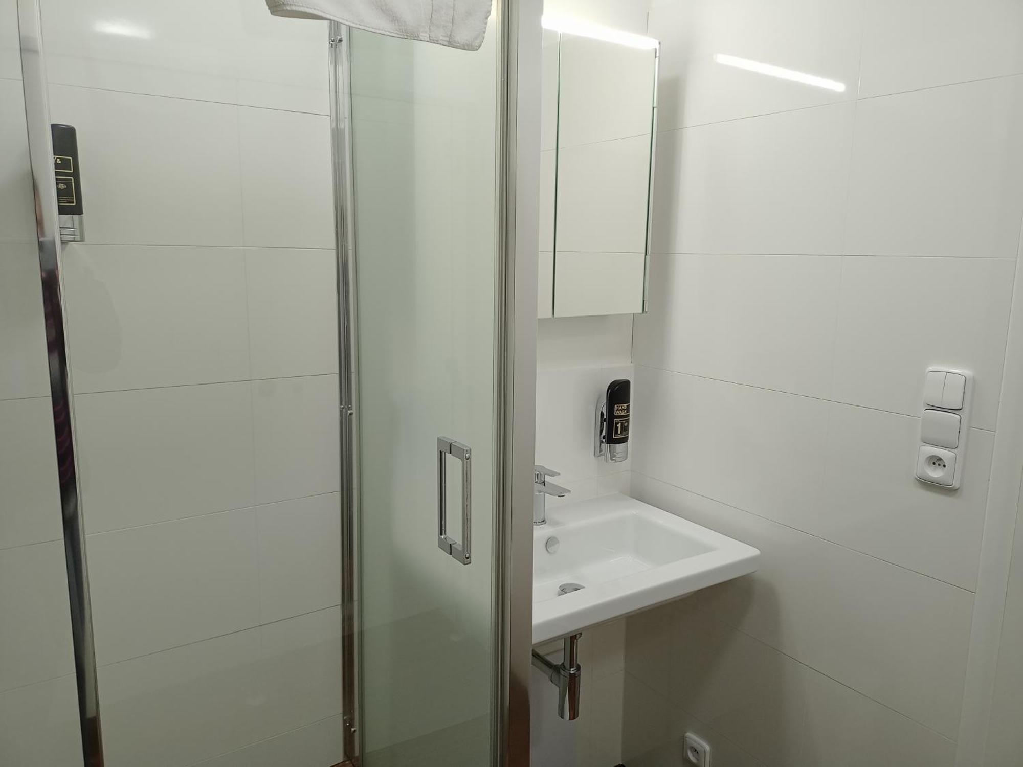 Quadruple Room Bathroom