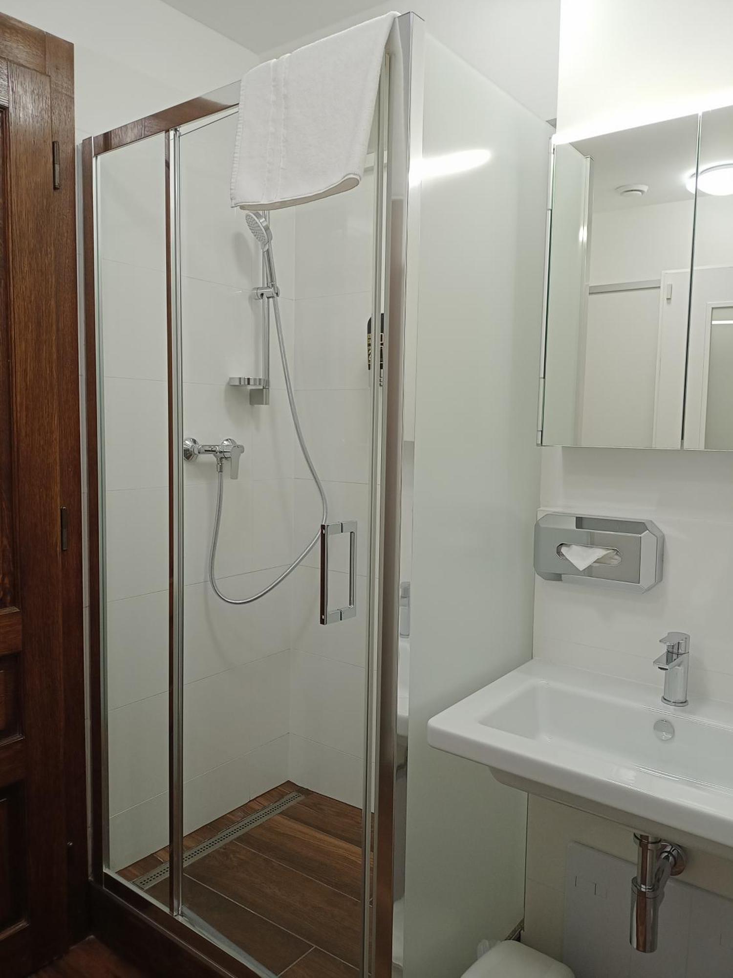 Quadruple Room Bathroom